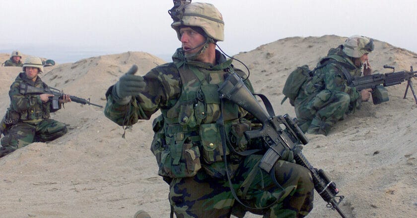 Żołnierze amerykańskiej Piechoty Morskiej w Iraku. Fot. Brian L. Wickliffe/Wikimedia Commons