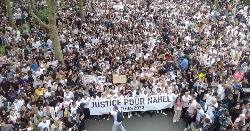 Demonstracja po zastrzeleniu 17-letniego Nahela. Fot. Insider News/Youtube.com