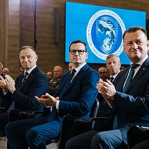 Andrzej Duda, Mateusz Morawiecki, Mariusz Błaszczak podczas odprawy przed szczytem NATO w Wilnie. Fot. KPRM