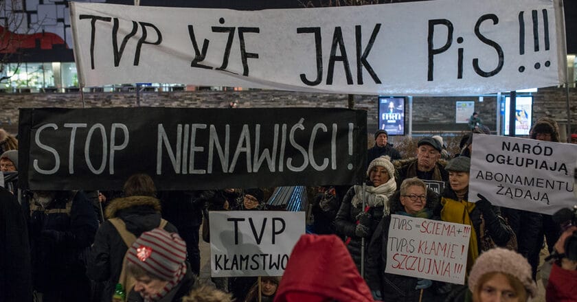 Protest pod siedzibą TVP Info w Warszawie w 2019 roku. Fot. Jakub Szafrański