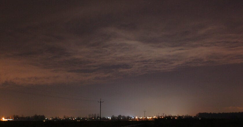 Nocne niebo w okolicach Łodzi. Fot. Adam Mirowski/Flickr.com