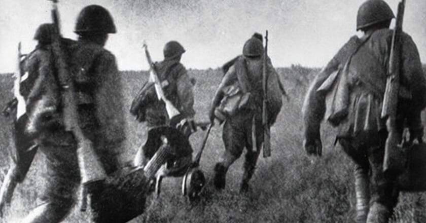 Atak Ludowego Wojska Polskiego pod Lenino. Fot. Wikimedia Commons