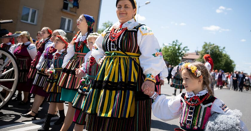 Parada Kół Gospodyń Wiejskich w Opocznie. Fot. Mateusz Włodarczyk/MRiPS/Flickr.com