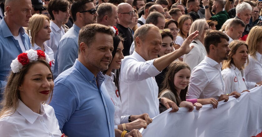Donald Tusk i Rafał Trzaskowski na Marszu miliona serc. Fot. Jakub Szafrański