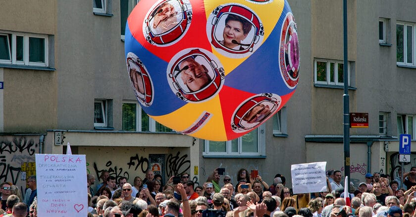 Wiec wyborczy Donalda Tuska we Wrocławiu. Fot. SHOX/Flickr.com CC BY-ND 2.0 DEED