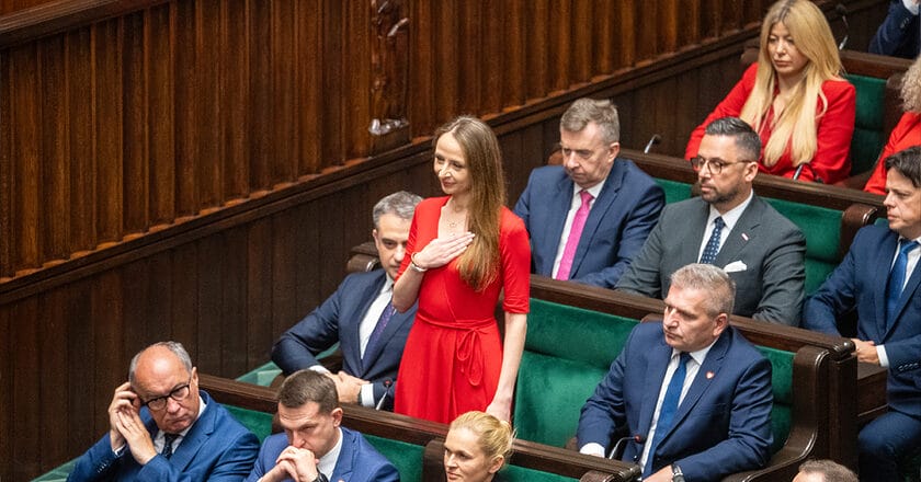 Agnieszka Dziemianowicz-Bąk podczas ślubowania w Sejmie X kadencji. Fot. Klub Lewicy/Flickr.com