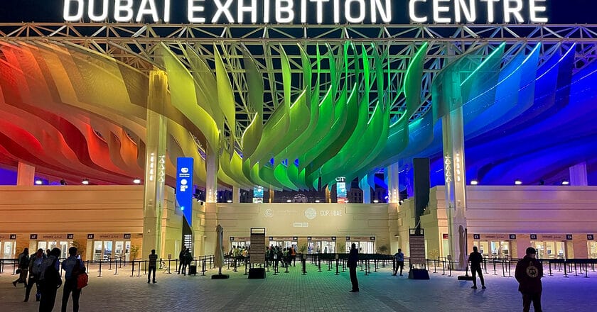 Główne wejście na COP28 w Dubaju. Fot. ECCOthinktank