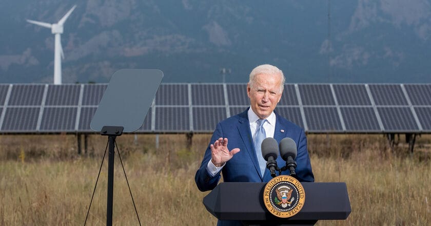 Joe Biden i odnawialne źródła energii. Fot. Werner Slocum/NREL/Flickr.com
