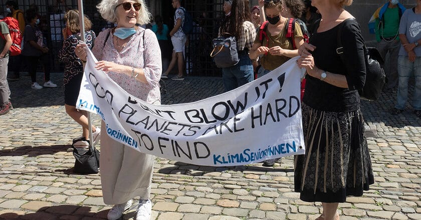 Demonstracja KlimaSeniorinnen w Bernie w sierpniu 2021 roku; Fot. Annette Dubois/Flickr