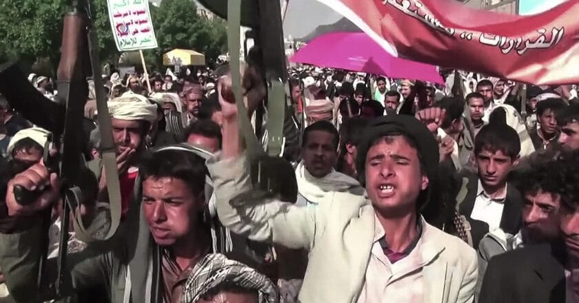 Demonstracja Huti w Jemenie. Fot. Henry Ridgwell (VOA)/Wikimedia Commons