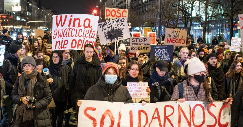 Demonstracja po śmierci zgwałconej i zamordowanej w centrum Warszawy Lizawiety. Fot. Jakub Szafrański