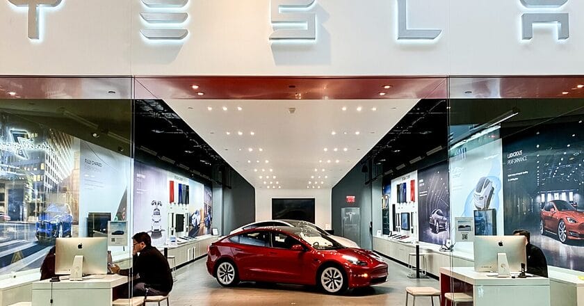 Salon firmowy Tesla. Fot. Phillip Pessar/Flickr.com
