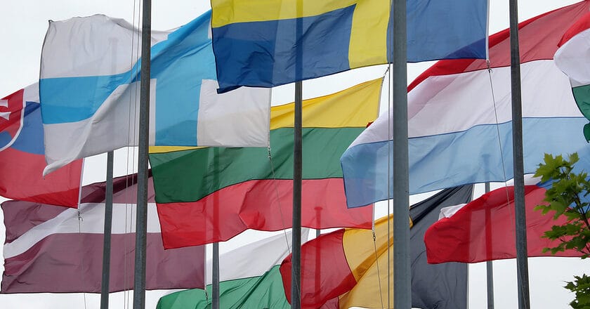 Flaga Litwy pośród innych krajów Unii Europejskiej. Fot. Dzoja Gunda Barysaite/Flickr.com